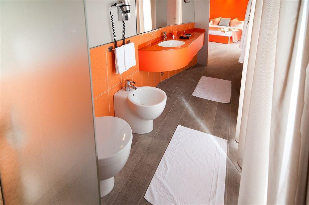 Hotel Milan Розоліна-Маре Екстер'єр фото