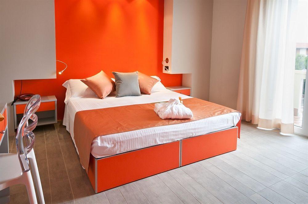 Hotel Milan Розоліна-Маре Екстер'єр фото