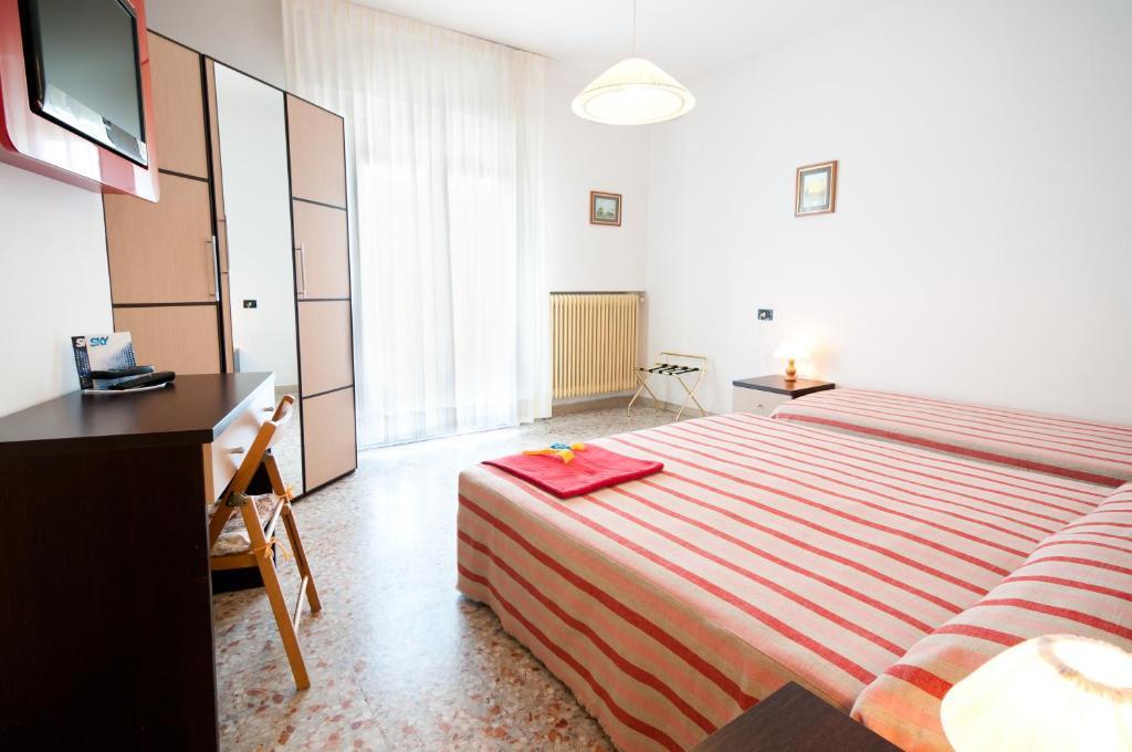 Hotel Milan Розоліна-Маре Номер фото