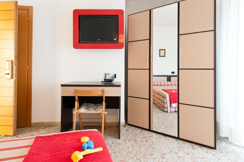 Hotel Milan Розоліна-Маре Номер фото